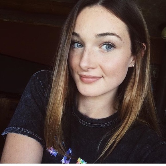 Meet your Posher, Zoe - Picture 1 of 1